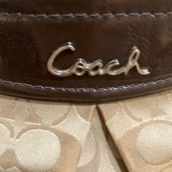 COACH Ashley Signature Shoulder Bag. In great condition! - Picture 2 of 9